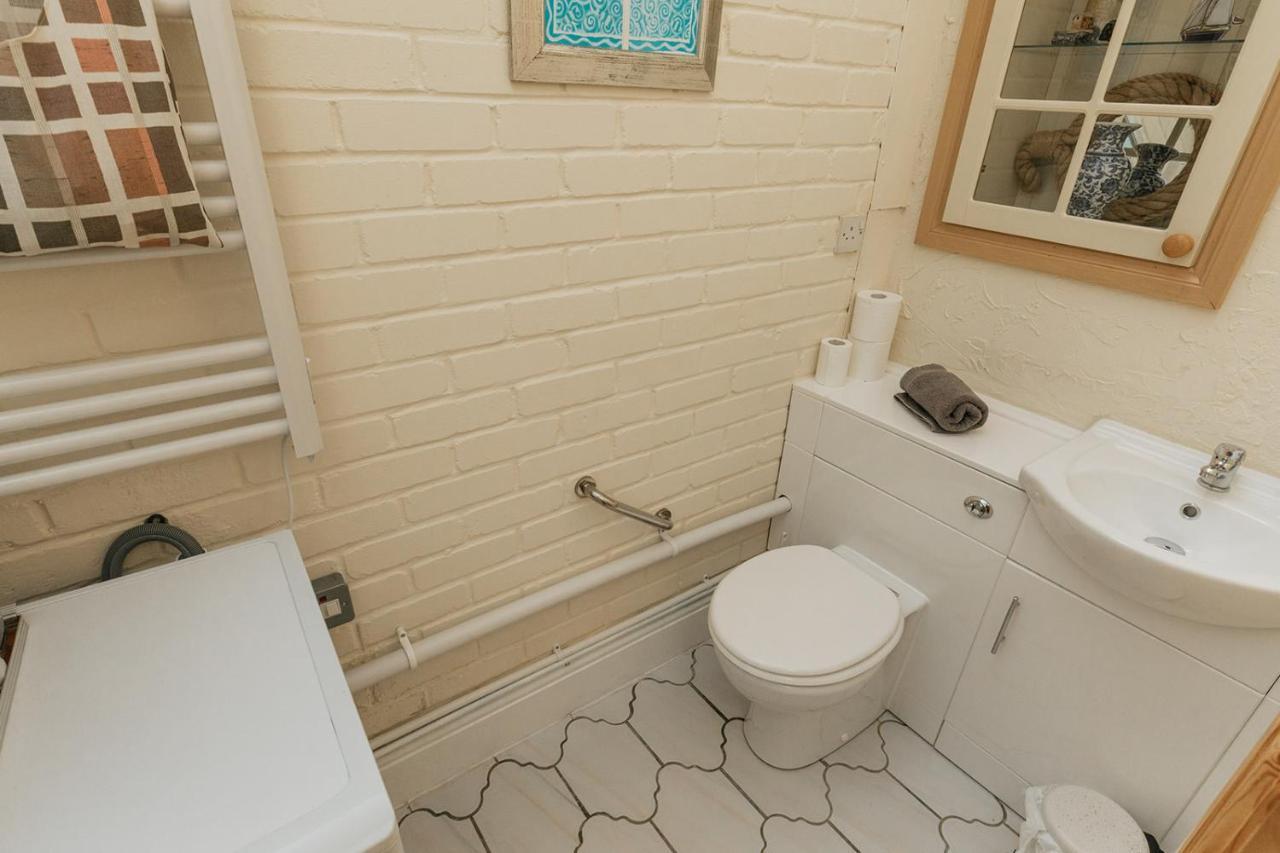 Willow Cottage - Cost 3 Bed Cottage In Penrhyn Bay With Sea Views With Access To Snowdonia Rhôs-on-Sea Exterior foto